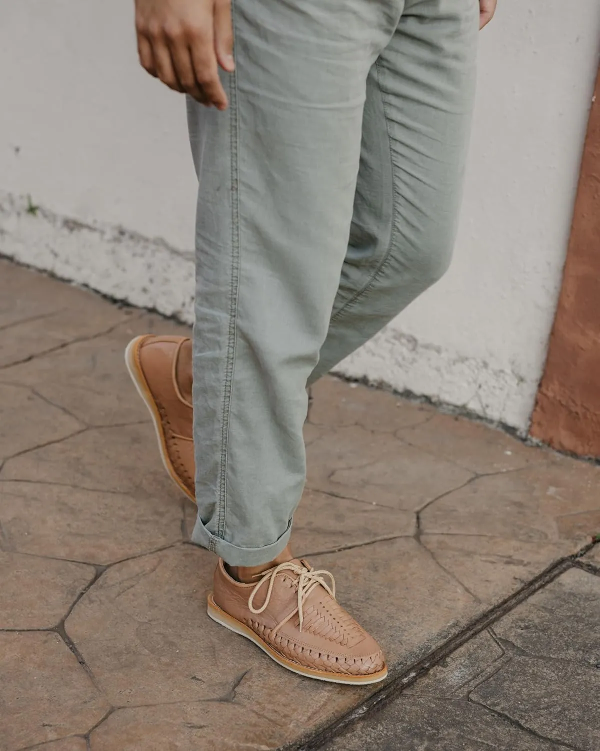 Mexico en la Piel Handmade Men’s Leather Huarache Sandals - Genuine Tan Leather, Closed-Toe, Lace-Up, Breathable, Comfortable, Crepe Sole, Sizes 7-13 US