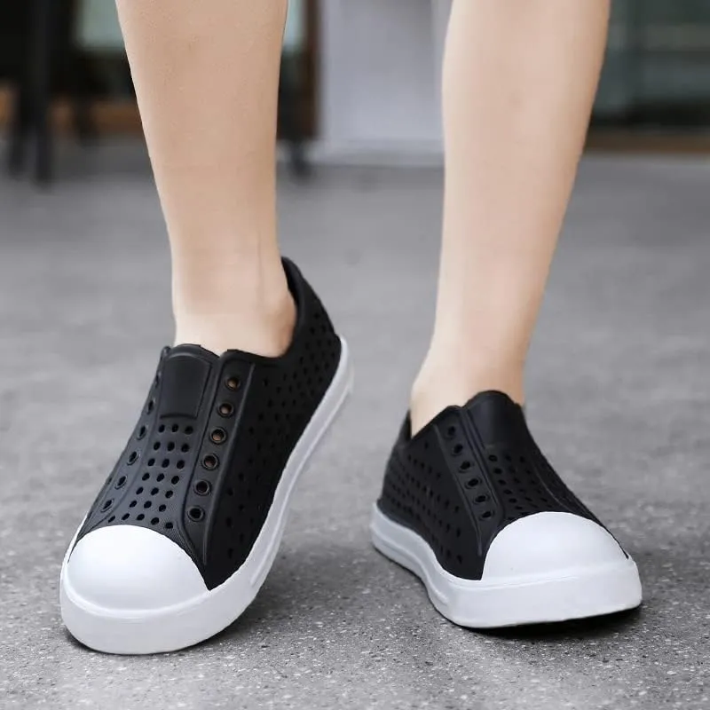 SECHRITE Kids Garden Clogs Shoes Outdoor Breathable Slip on Rubber Sandals Beach Water Shoes