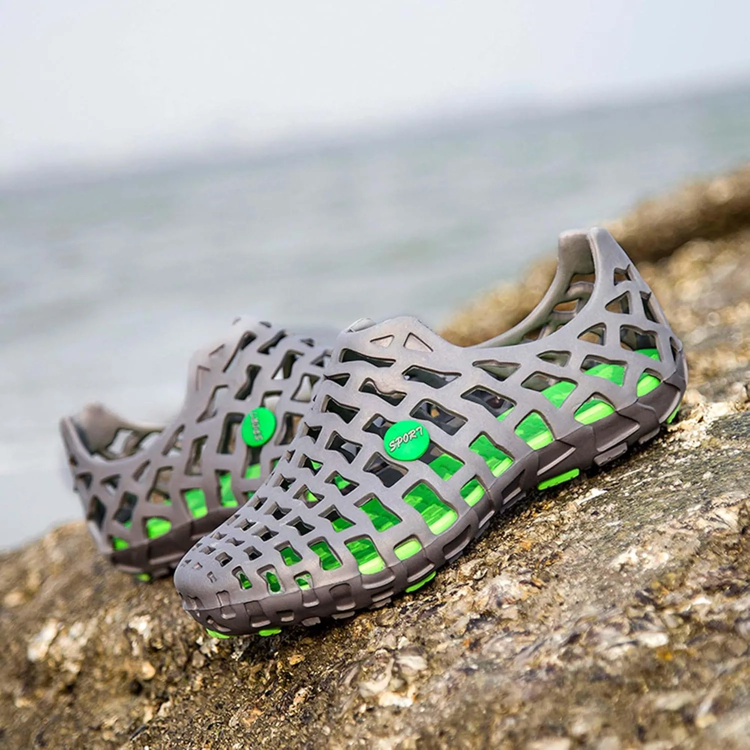 Women Men Fashion Garden Clogs with Arch Support, Vegetable Basket Sandals, EVA Material, Lightweight, Durable, Non-slip, Beach Shoes, Gardening Shoes, Indoor and Outdoor Sandals.