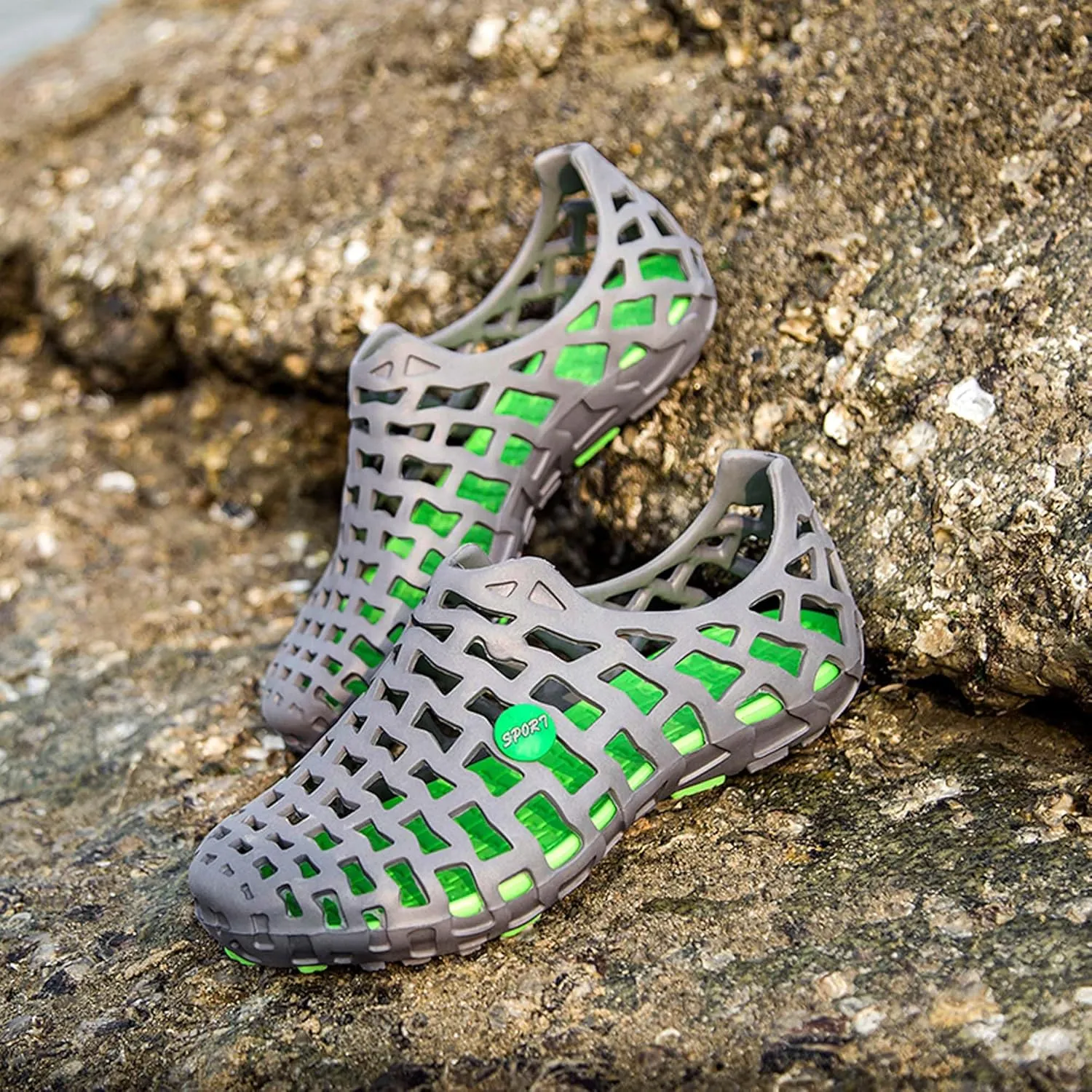 Women Men Fashion Garden Clogs with Arch Support, Vegetable Basket Sandals, EVA Material, Lightweight, Durable, Non-slip, Beach Shoes, Gardening Shoes, Indoor and Outdoor Sandals.