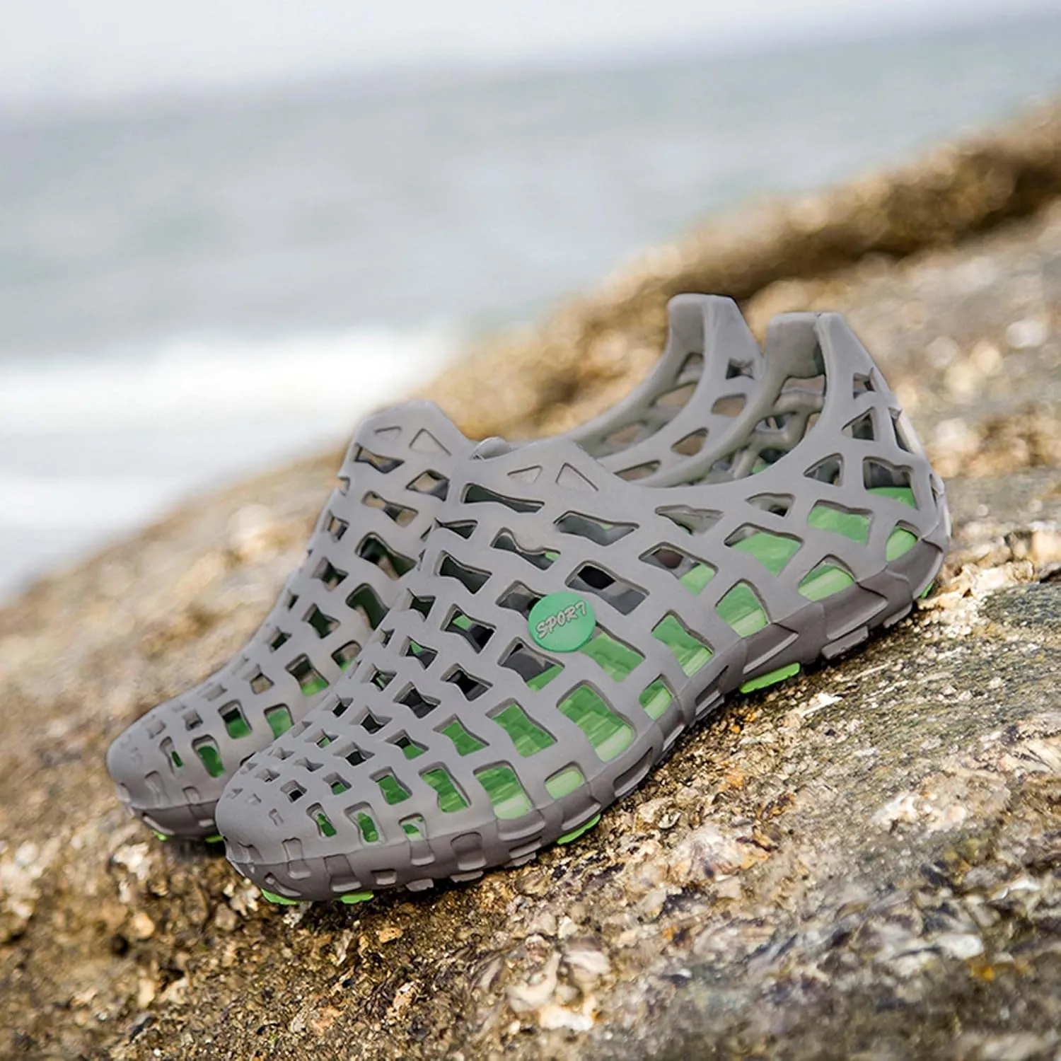 Women Men Fashion Garden Clogs with Arch Support, Vegetable Basket Sandals, EVA Material, Lightweight, Durable, Non-slip, Beach Shoes, Gardening Shoes, Indoor and Outdoor Sandals.